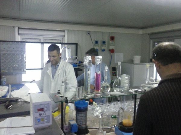 Foto alternanza classe quarta nel laboratorio di micropropagazione