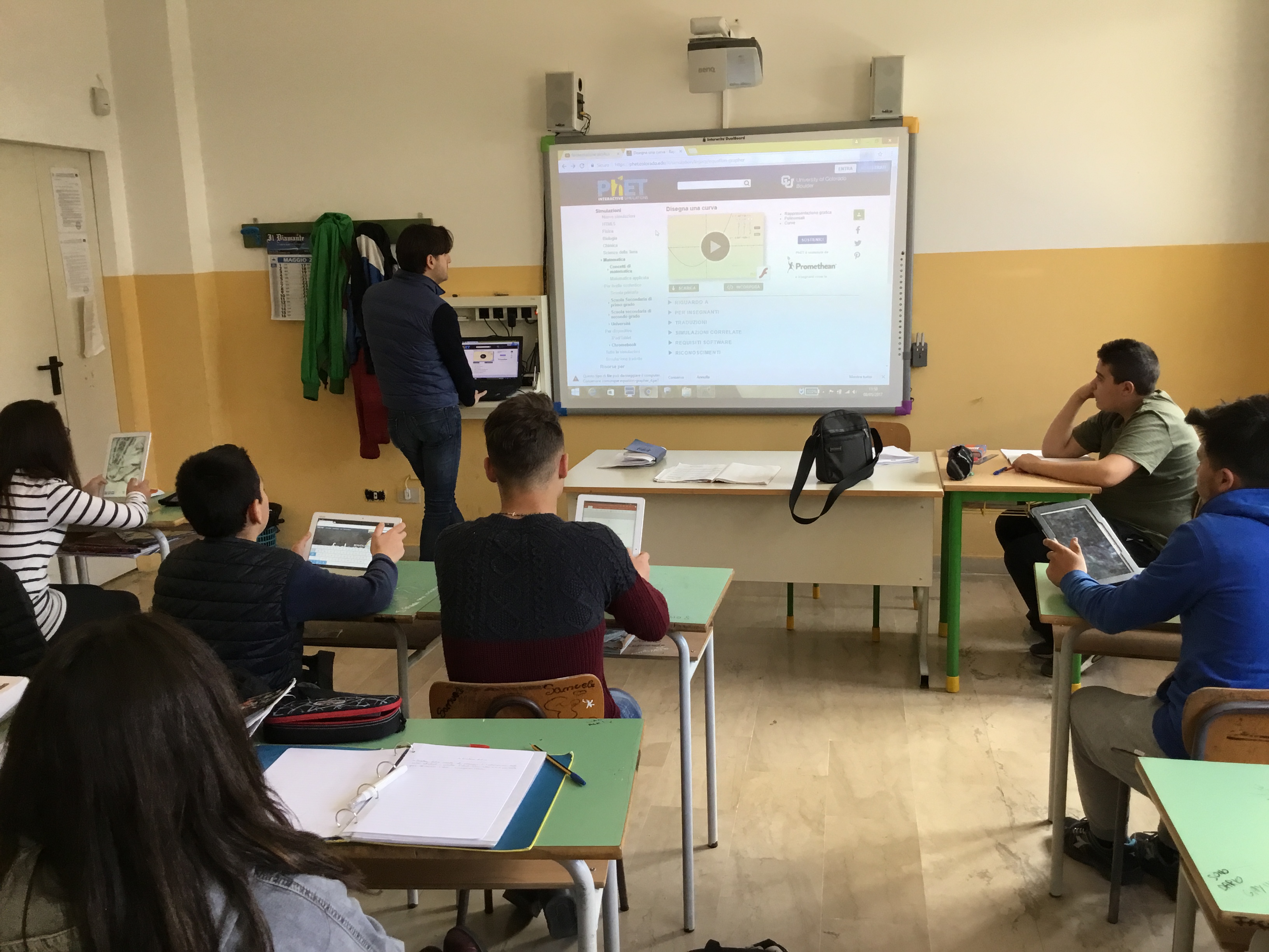 Foto classe prima professionale-attività didattica con metodologia Flipped classroom